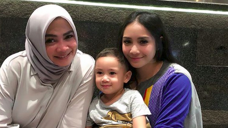 Ibunda Nagita Slavina, Rieta Amalia, sempat merasa kehilangan ketika anak gadisnya memutuskan untuk menikah.