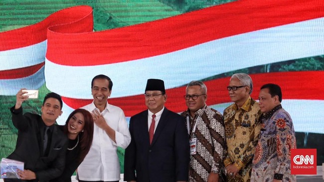 Berdasarkan pantauan PoliticaWave pada perbincangan di medsos terkait debat capres kedua, Prabowo lebih banyak mendapat sentimen negatif dibandingkan Jokowi.