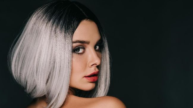 Proses bleaching rambut tak hadir tanpa risiko. Sederet efek samping bisa Anda rasakan setelah melunturkan warna rambul asli.