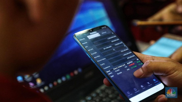 Kompetisi jual beli saham Oppo Stocks in Your Hand di Bursa Efek Indonesia, Senin (18/2/2019). kompetisi jual beli saham Oppo Stocks in Your Hand (CNBC Indonesia/Andrean Kristianto)