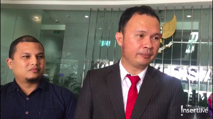 Terjerat kasus ujaran kebencian, Ahmad Dhani dipindahkan ke Rumah Tahanan Surabaya. Keluarga dan tim pengacara mengaku keputusan ini tidak adil.