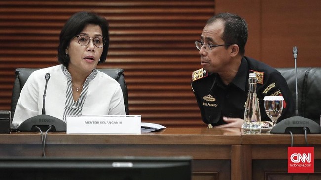 Menteri Keuangan Sri Mulyani menyebut selain impor, problem industri tekstil dan produk tekstil (TPT) juga terkait dengan persoalan di hulu dan tengah.