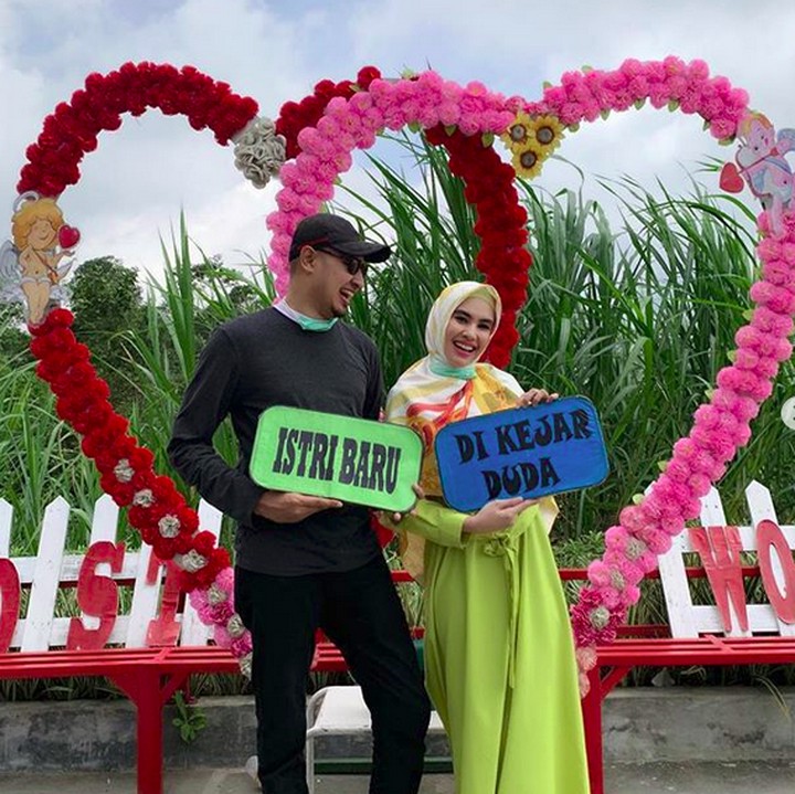 Kabar terbaru saat ini, <a href="https://hot.detik.com/celeb/d-4203221/tanggal-berapa-kartika-putri-menikah-dengan-habib-usman">Kartika Putri</a> disebut-sebut sedang hamil. Wah, kalau memang benar, selamat ya Kartika! (Foto: Instagram @kartikaputriworld)