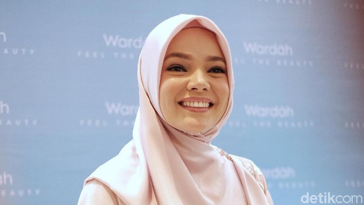 Tatjana Saphira dan Dewi Sandra Wardah