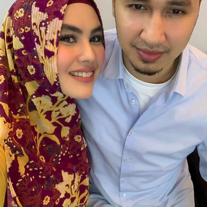 Dari kabar yang berembus, keduanya melangsungkan pernikahan di Tanah Suci. (Foto: Instagram @kartikaputriworld)<div class="gmail_attr" dir="ltr"> </div>