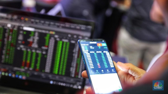 Kompetisi jual beli saham Oppo Stocks in Your Hand di Bursa Efek Indonesia, Senin (18/2/2019). kompetisi jual beli saham Oppo Stocks in Your Hand (CNBC Indonesia/Andrean Kristianto)