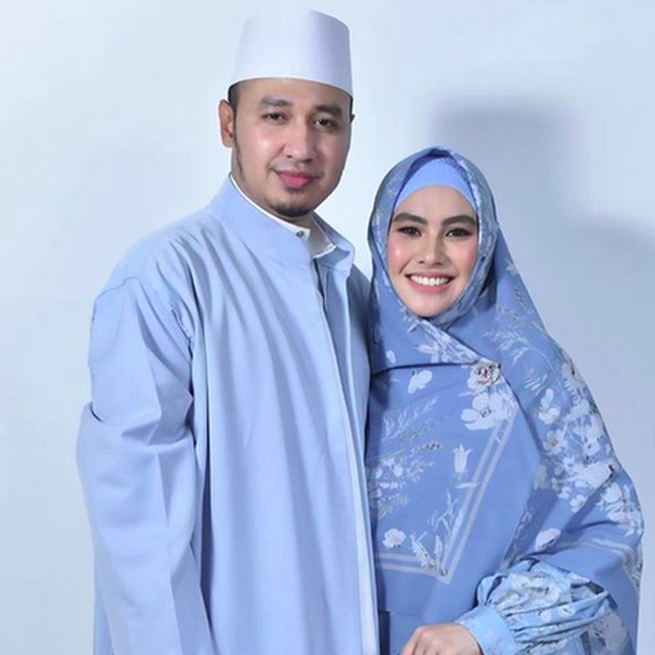 Artis<a href="https://20.detik.com/e-flash/20180908-180908016/kartika-putri-dan-habib-usman-pilih-tetap-rahasiakan-tanggal-pernikahannya"> Kartika Putri</a> menikah dengan Habib Usman bin Yahya pada 2018. (Foto: Instagram @kartikaputriworld)