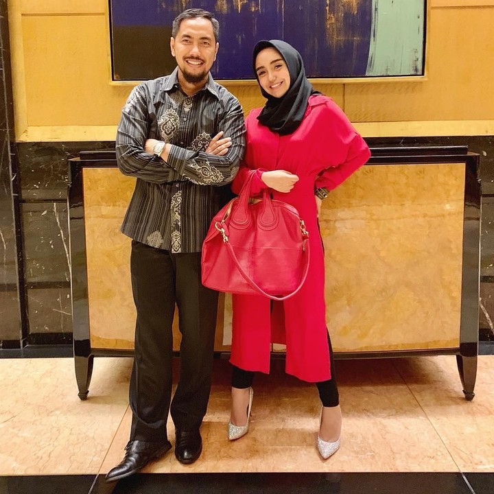 <p>Berpose kece dulu ah sama ayah tersayang, he-he-he. Salma dan sang ayah so sweet ya, Bun? (Foto: Instagram @salmafinasunan)</p>