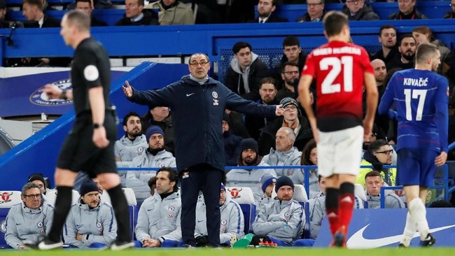 Manajer Chelsea Maurizio Sarri menganggap The Blues kebingungan saat dikalahkan Manchester United 0-2 pada babak kelima Piala FA.