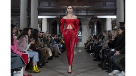 FOTO: Gaya 'Ultra Body Contouring' David Koma di London