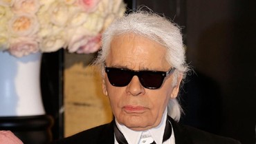5 Fakta Menarik Karl Lagerfeld, Desainer Chanel yang Wafat