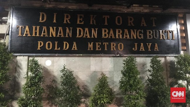 Jumlah tahanan di Rutan Polda Metro Jaya saat ini 747 orang. Dengan jumlah sebanyak itu, waktu besuk lebaran dibatasi 30 menit hingga 45 menit.