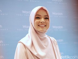 Ayah Dewi Sandra Nikahi Lagi Istri Usai Mualaf