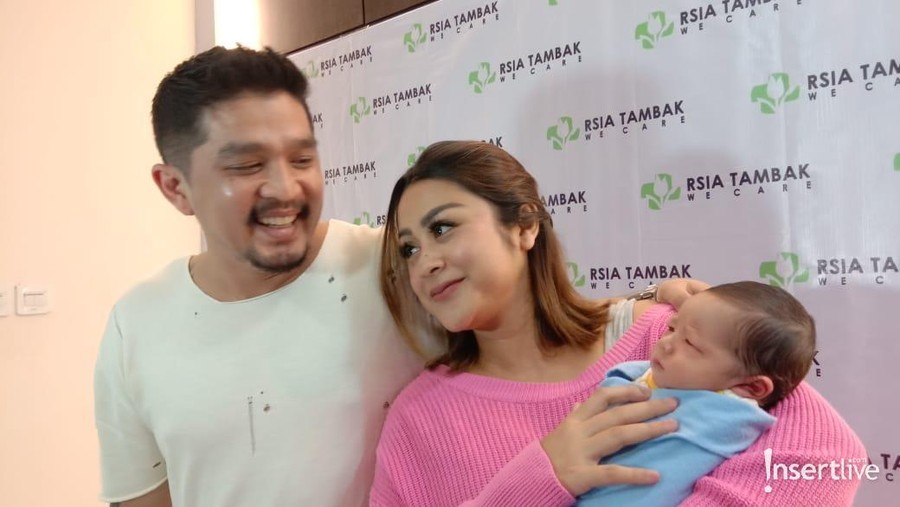 Pembahasan terkait penyakit kawasaki yang diidap oleh Abizard Kavin Sesuno, anak Selvi Kitty.