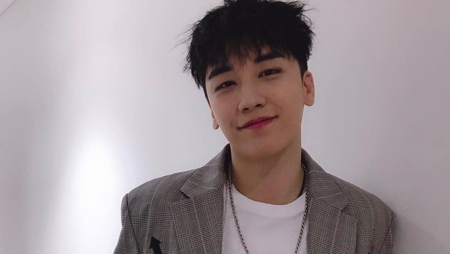 6. Seungri BIGBANG Daftar sepuluh bintang K-Pop populer yang didominasi oleh personel BTS.