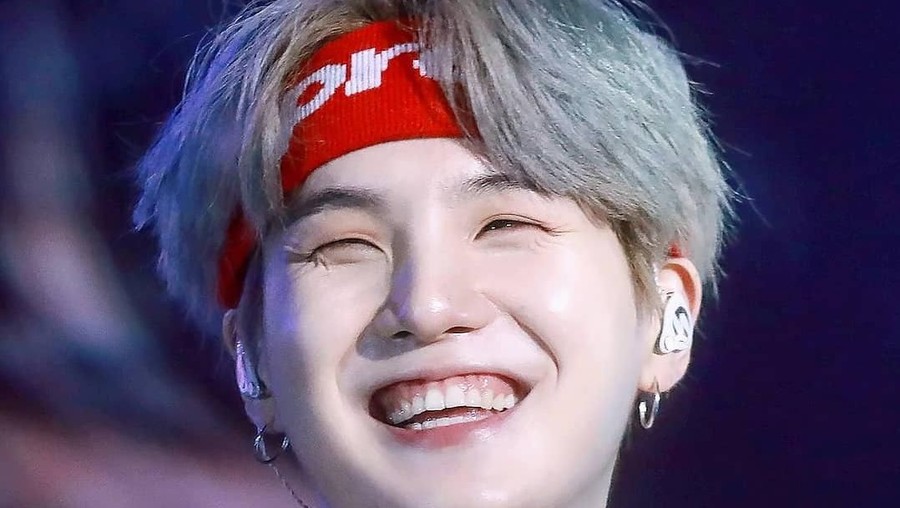 Daftar sepuluh bintang K-Pop populer yang didominasi oleh personel BTS.