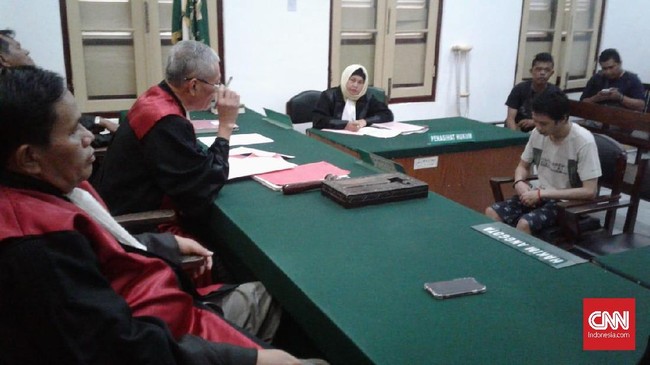 Vonis hakim untuk Hendri alias Ahen (30) ini lebih ringan dari tuntutan Jaksa Penuntut Umum yang meminta hukuman 15 tahun.