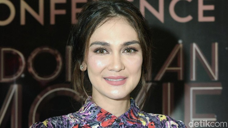 Luna Maya menjadi aktris terfavorit dalam ajang Indonesia Movie Actor Award 2019. Dia lantas menyampaikan pesan inspiratif untuk para wanita. Simak yuk, Bun.