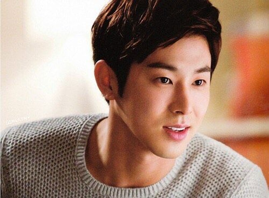 9. Yunho TVXQ Daftar sepuluh bintang K-Pop populer yang didominasi oleh personel BTS.