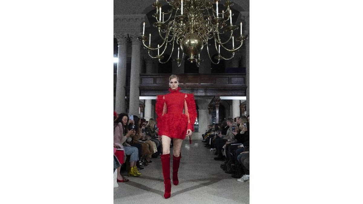 FOTO: Gaya 'Ultra Body Contouring' David Koma di London