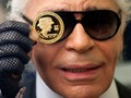 Kacamata Hitam Tak Pernah Absen dari Gaya Karl Lagerfeld