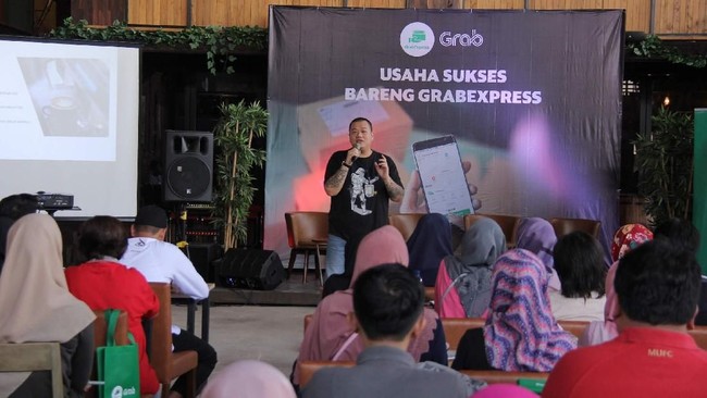 Grab memberi pelatihan pemasaran digital dan fotografi menggunakan ponsel untuk mendorong pelaku bisnis di Banda Aceh pada Jumat (22/2).