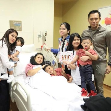 Eksklusif, Ketegaran AHY Dampingi Ibunda Lawan Kanker Darah