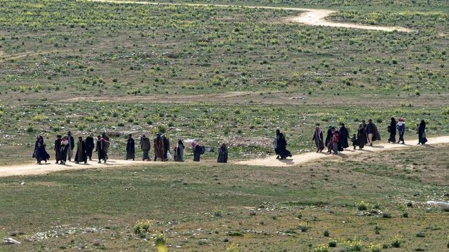 Mantan ISIS Minta Pemerintah Beri Solusi untuk WNI di Suriah Nasib ratusan WNI mantan simpatisan ISIS saat ini terkatung di kamp pengungsian Suriah, sementara pemerintah menyatakan menolak kepulangan mereka.