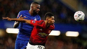 Barcelona Korbankan Coutinho Demi Rashford