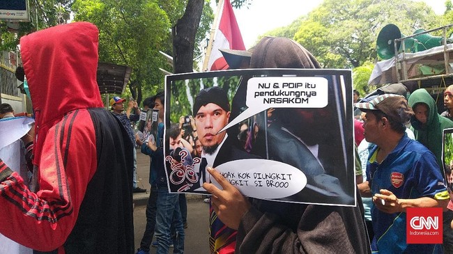 Forum Mahasiswa Indonesia (Formasi) menuntut KPU mencoret terdakwa kasus ujaran kebencian Ahmad Dhani dari DCT Caleg DPR dapil Jawa Timur 1 di Pemilu 2019.