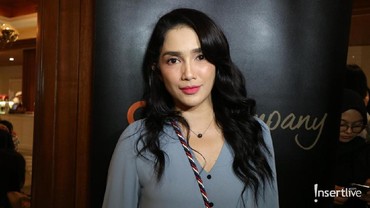 img-title Syuting Film Horor, Ussy Sulistiawaty Alami Kejadian Mistis