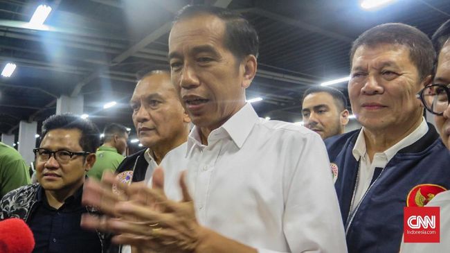 Jokowi Ingin Kelapa Diolah Jadi Bahan Bakar Pesawat Terbang