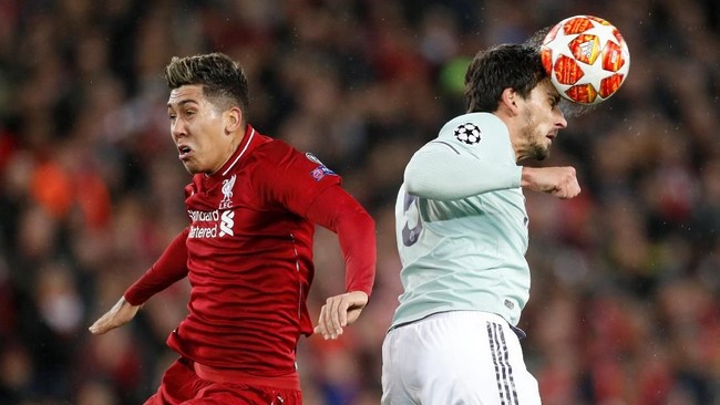 Liverpool dan Bayern Munchen harus puas bermain imbang tanpa gol pada leg pertama babak 16 besar Liga Champions yang digelar di Anfield, Selasa (20/2).