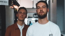 Lirik Lagu Day 1 - Honne