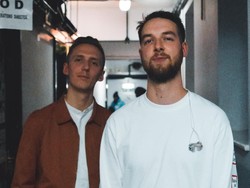 Lirik Lagu Day 1 - Honne