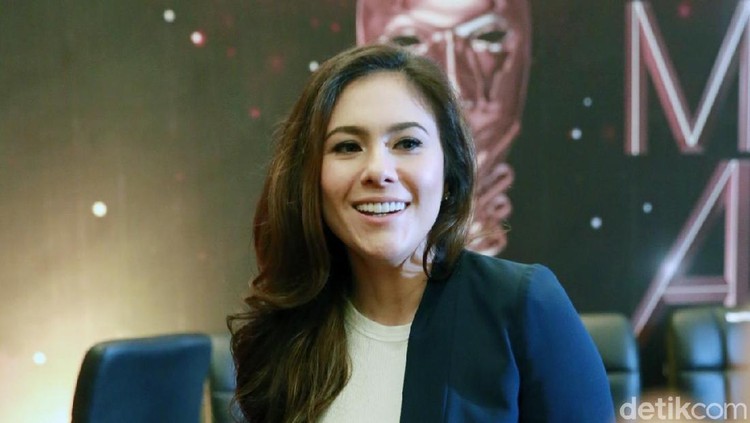 Patut dicontoh, Bun, alasan putri Wulan Guritno berpuasa ini bikin hati adem.