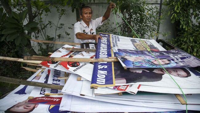 Politikus mulai berburu popularitas menjelang Pemilihan Umum 2024. Apapun dilakukan termasuk menunggangi kesuksesan atlet-atlet olimpiade.
