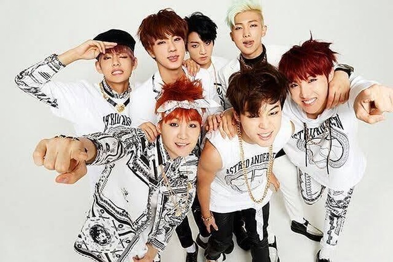 Dulu dan Kini, Intip 7 Potret BTS Saat Awal Debut BTS melakukan debut pada tahun 2013 lalu. BTS diketahui memiliki tujuh member yang dengan wajah tampan. Kangen penampilannya dulu? Berikut tujuh potretnya.