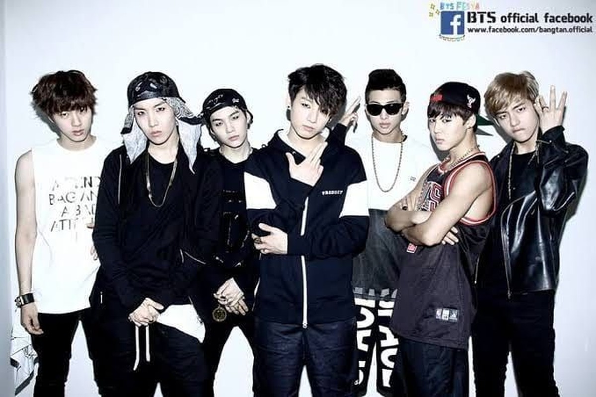 BTS melakukan debut pada tahun 2013 lalu&period; BTS diketahui memiliki tujuh member yang dengan wajah tampan&period; Kangen penampilannya dulu&quest; Berikut tujuh potretnya&period;