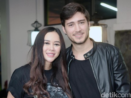 So Sweet! Suami Jadi Suka Masak Sejak Aura Kasih Hamil