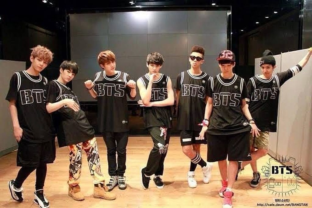 Dulu Dan Kini Intip 7 Potret BTS Saat Awal Debut Foto 4 Dulu Dan Kini Intip 7 Potret BTS Saat Awal Debut Foto 4