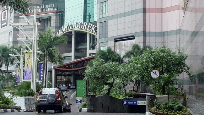 Suara letupan keras di Mal Taman Anggrek, Jakarta Barat, terjadi saat petugas menyalakan genset yang sudah lama tak dipakai.