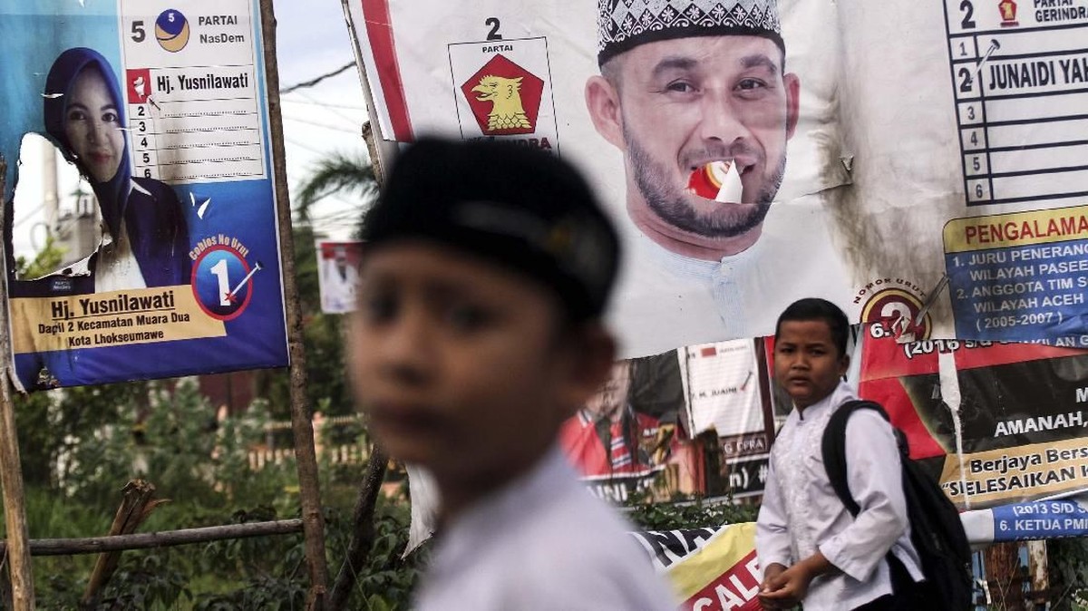 FOTO : Alat Peraga Kampanye, Polusi Mata Tahun Politik