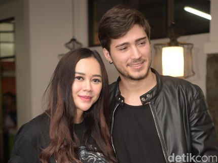 Dukungan Aura Kasih untuk Suami yang Baru Pertama Kali Puasa