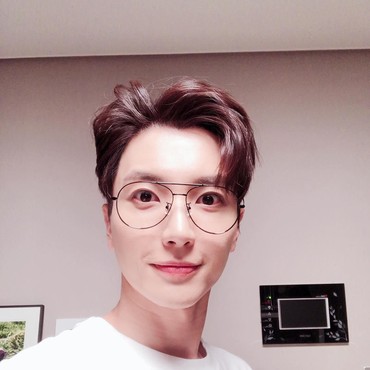 Leeteuk Super Junior Datang ke Indonesia, Ada Apa?