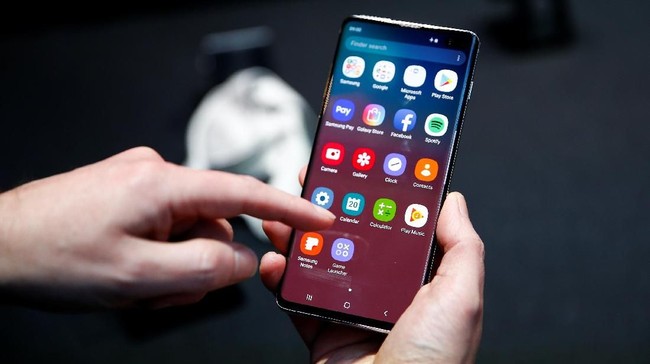 Pengamat membeberkan hasil penelisikannya bagaimana aplikasi pinjol (pinjaman online) lemah melindungi keamanan data pribadi pengguna.