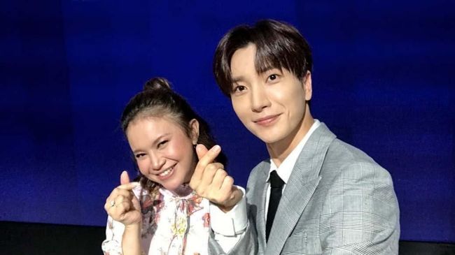 Leeteuk 'SUJU' amat mengenal rekam jejak Rossa sebagai penyanyi, dan karenanya dia mengaku 'deg-degan' bakal berduet dengan penyanyi asal Sumedang itu.