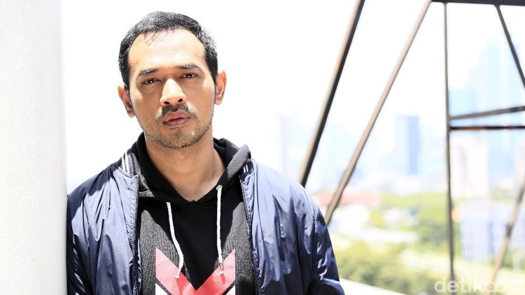 Oka Antara Oka Antara saat berkunjung ke kantor detikcom.