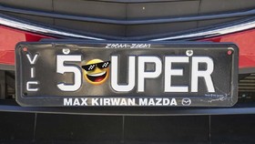 Plat Nomor Kendaraan dengan Emoji Sah di Australia