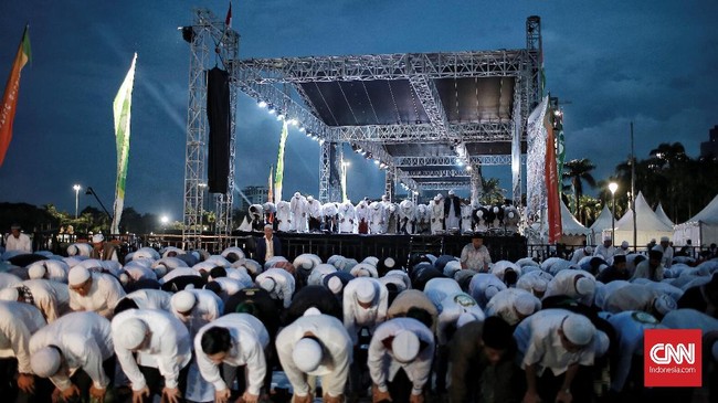 Majelis Ulama Indonesia (MUI) Pusat menyayangkan sikap MUI DKI Jakarta sebagai salah satu inisiator acara Munajat 212 yang berlangsung pada Kamis (21/2).